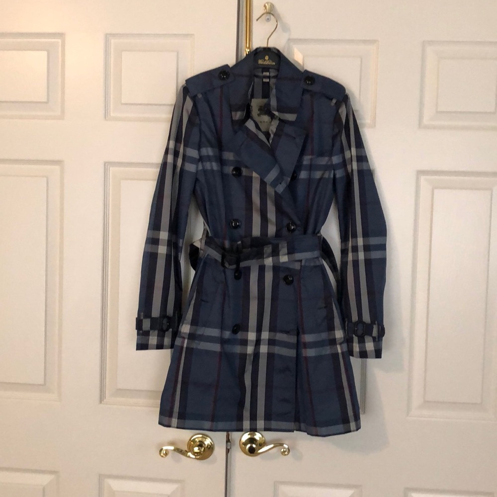 Burberry lightweight rain trench coat